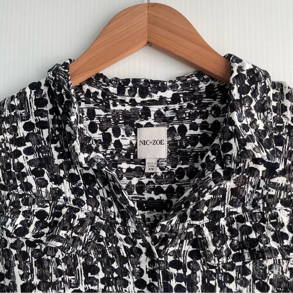 Nic+Zoe abstract print button neckline collared black and White size XS - Picture 2 of 6